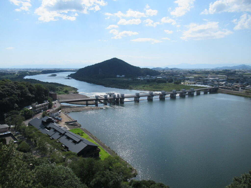 国宝 犬山城の天守からの景色 木曽川